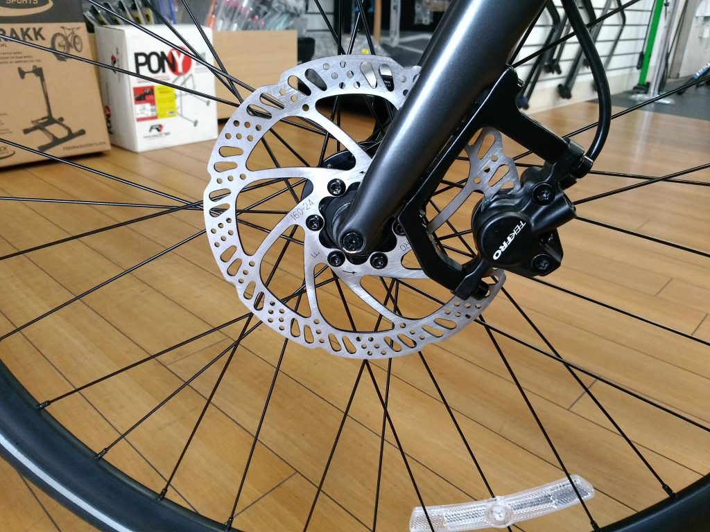 Cannondale クイック　ディスクブレーキ 通学や通勤に　熊本県　今月末迄 きゅうべえsports店頭販売】cannondale（キャノンデール）2023年モデル