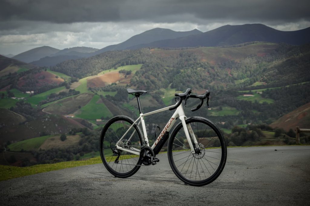 ORBEA ホワイト ロードバイク ORBEA ホワイト ロードバイク ORBEA】白く輝く美しいロードバイク